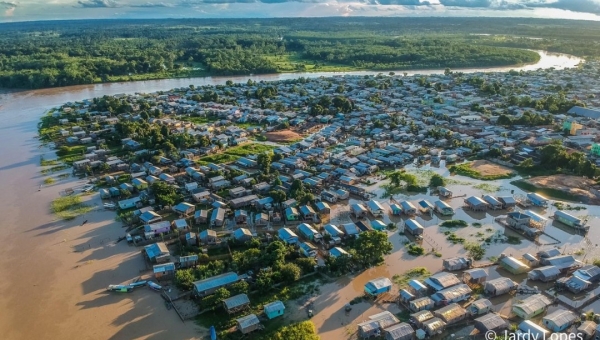 Cheia dos rios Tarauacá e Muru preocupa moradores do bairro Triângulo e da Praia em Tarauacá